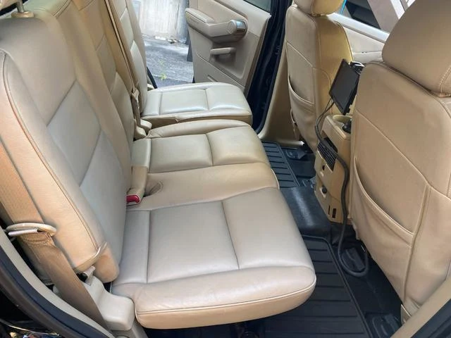 Ford EXPLORER 48