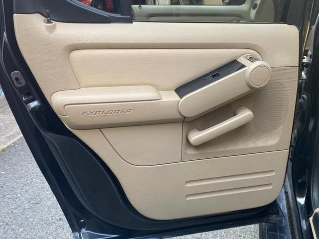 Ford EXPLORER 34