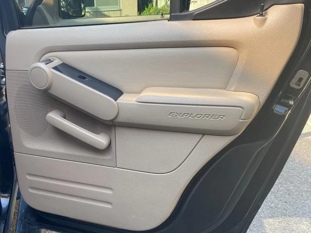 Ford EXPLORER 46
