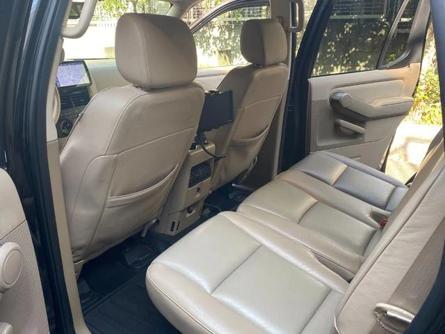 Ford EXPLORER 35