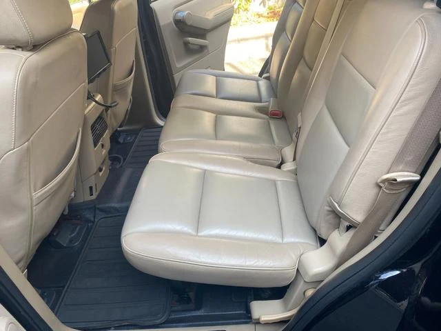 Ford EXPLORER 36