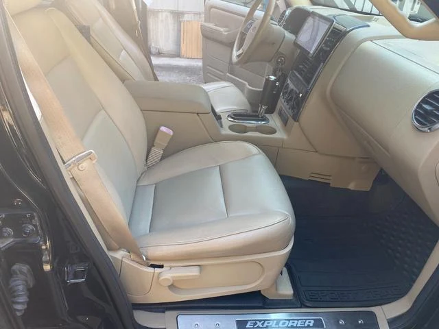 Ford EXPLORER 42