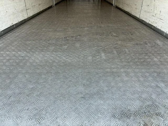 Isuzu GIGA 27