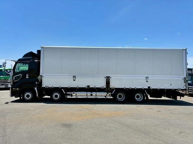 Isuzu GIGA 18