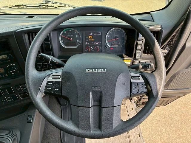 Isuzu GIGA 35
