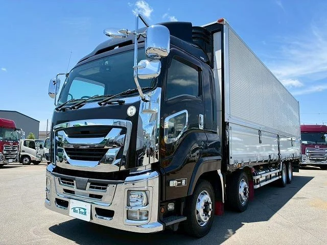 Isuzu GIGA 11