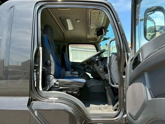 Isuzu GIGA 33