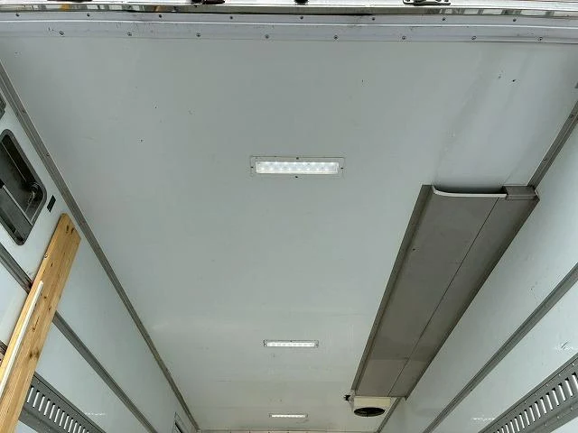 Isuzu ELF 24