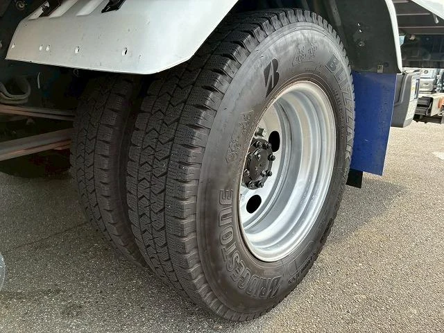 Isuzu ELF 56