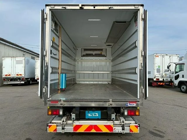 Isuzu ELF 19