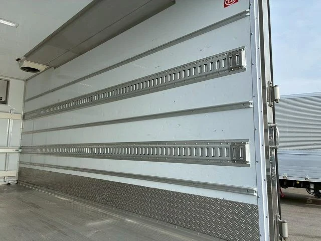 Isuzu ELF 23