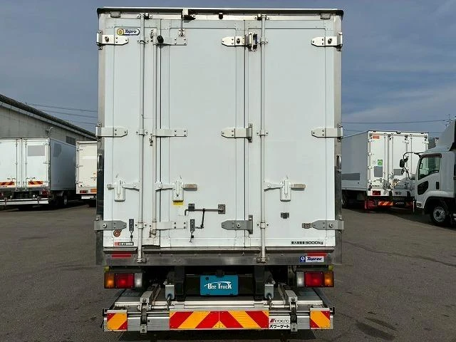 Isuzu ELF 18
