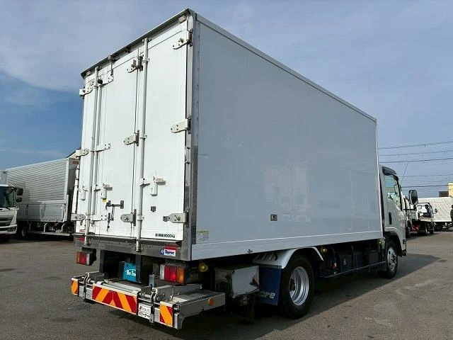 Isuzu ELF 8