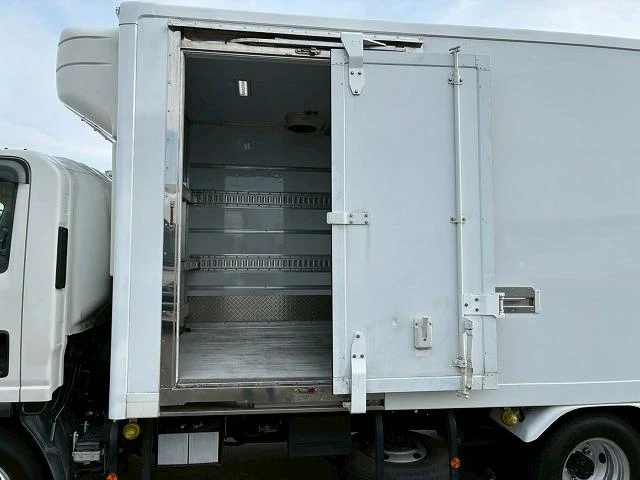 Isuzu ELF 12