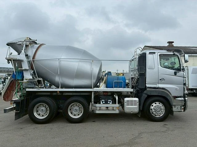 Hino PROFIA 10