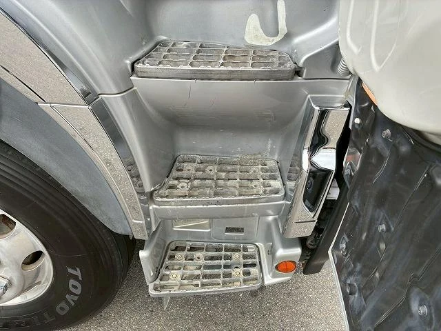 Hino PROFIA 57