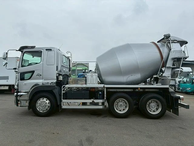Hino PROFIA 9
