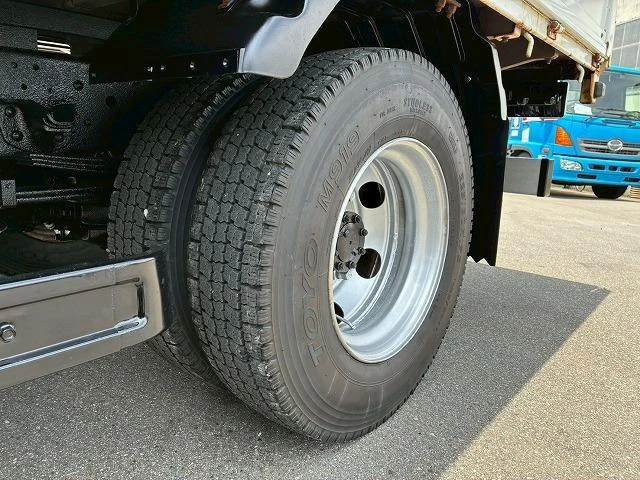 Isuzu ELF 47