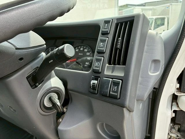Isuzu ELF 32