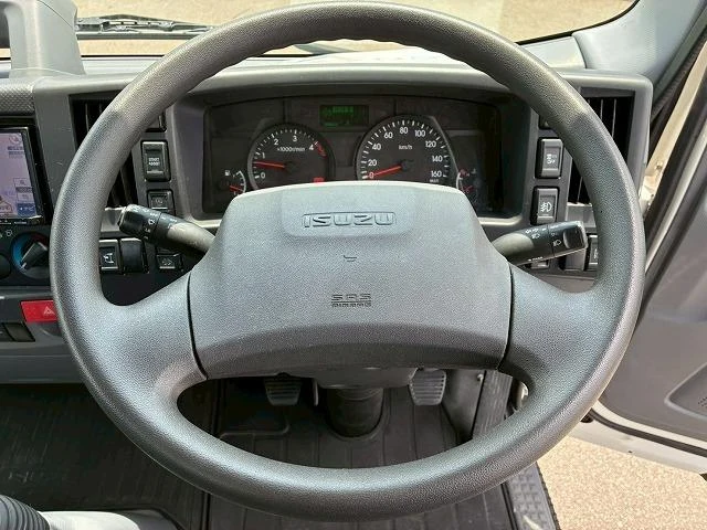 Isuzu ELF 27