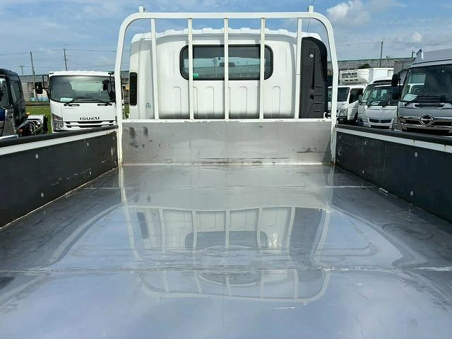 Isuzu ELF 16
