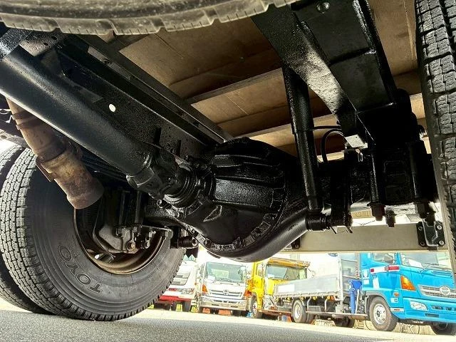 Isuzu ELF 57
