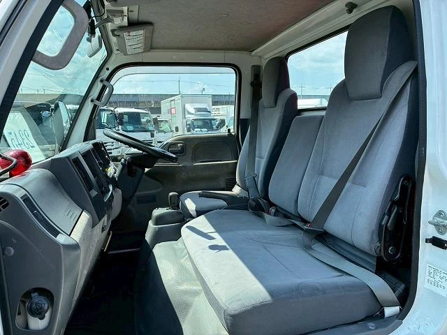Isuzu ELF 33