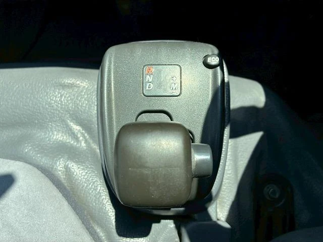 Isuzu ELF 37