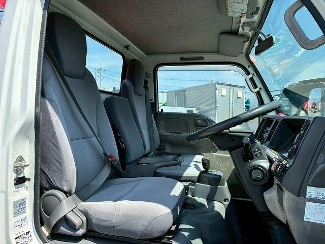 Isuzu ELF 32
