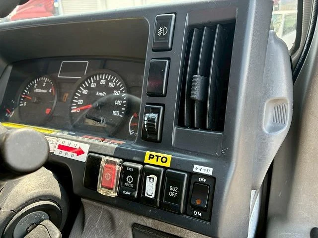 Isuzu ELF 39
