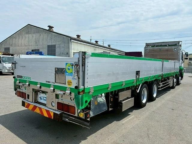 Isuzu GIGA 7