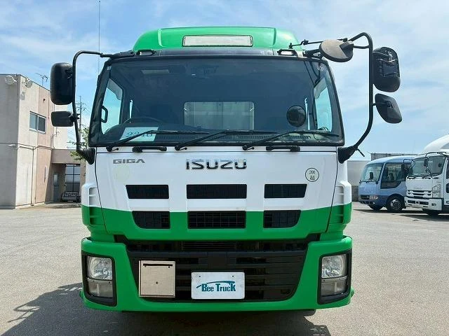 Isuzu GIGA 8