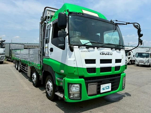 Isuzu GIGA 4