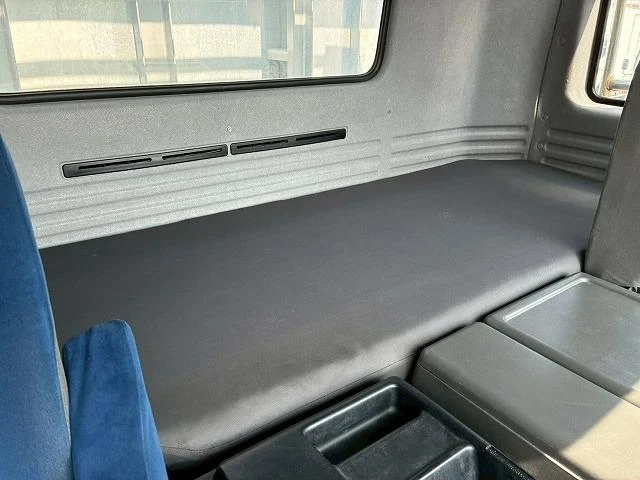 Isuzu GIGA 32