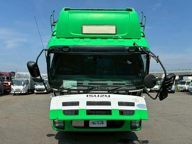 Isuzu GIGA 11