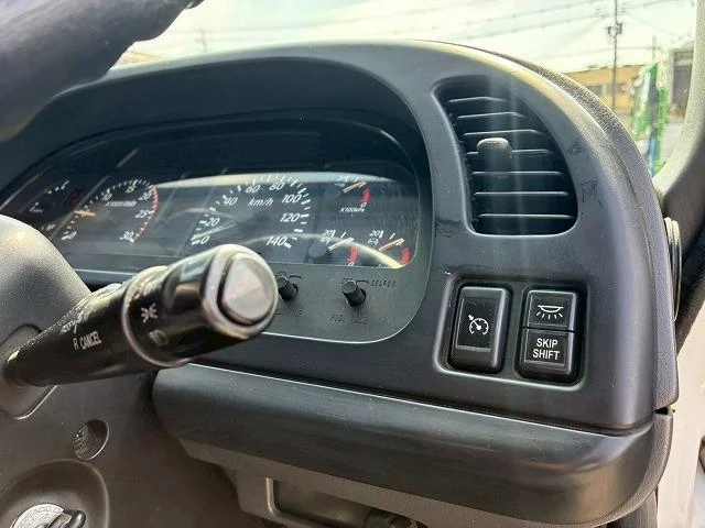 Isuzu GIGA 28