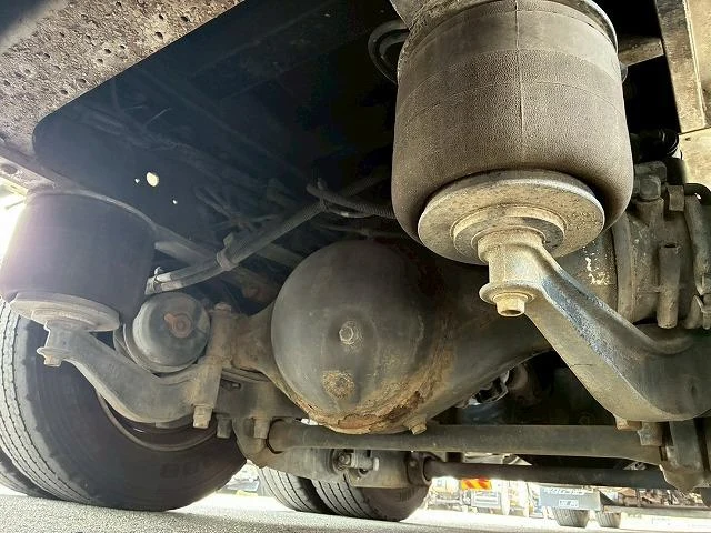 Isuzu GIGA 64