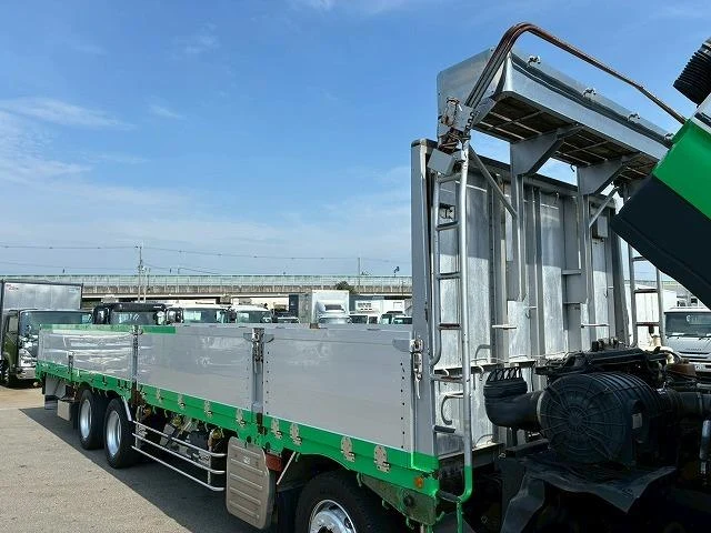 Isuzu GIGA 13