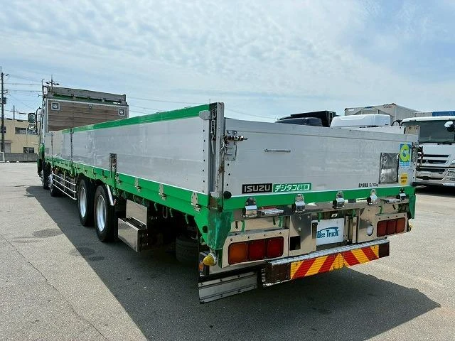 Isuzu GIGA 6