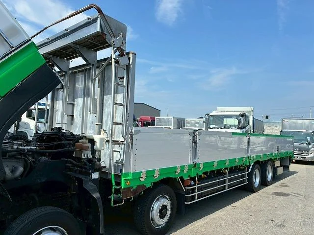 Isuzu GIGA 12