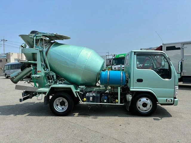 Isuzu ELF 9