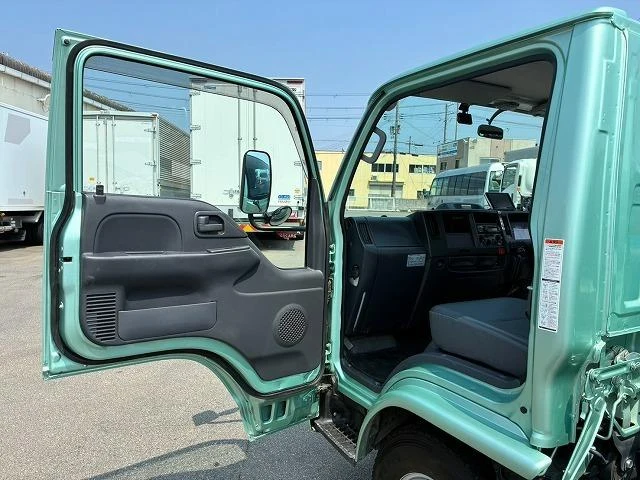 Isuzu ELF 49