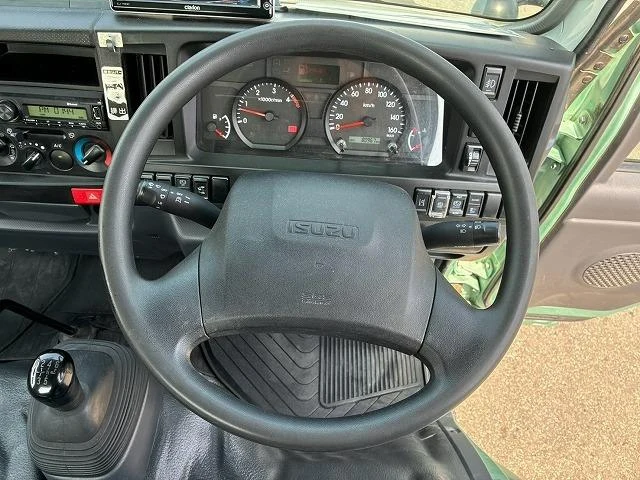 Isuzu ELF 37