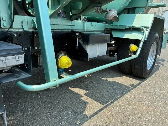 Isuzu ELF 24
