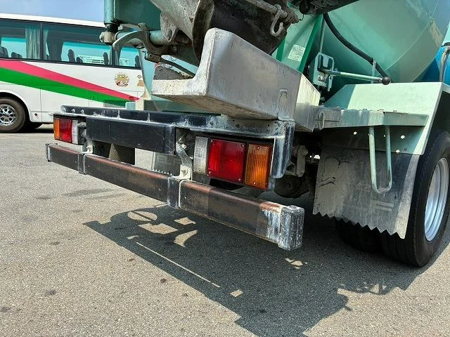 Isuzu ELF 16