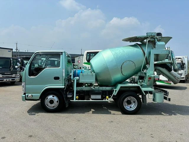 Isuzu ELF 8