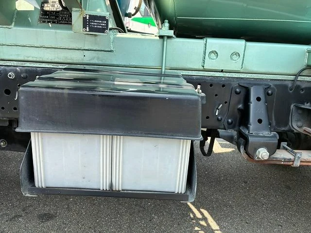 Isuzu ELF 57