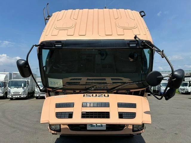 Isuzu GIGA 11