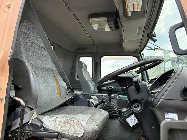 Isuzu GIGA 32