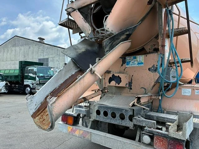 Isuzu GIGA 17